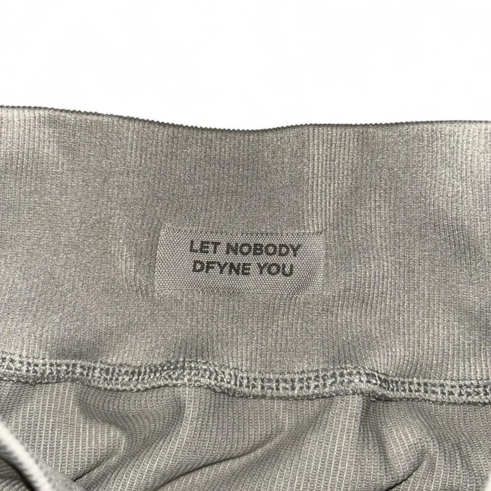DFYNE 
Contour Seamless Leggings in grey
Size small - Picture 4 of 6